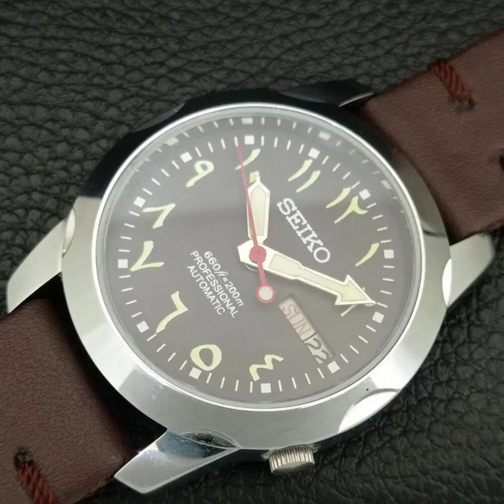 Vintage 1971 Seiko Automatic Mens Silver Watch W/daydate & Brown accents